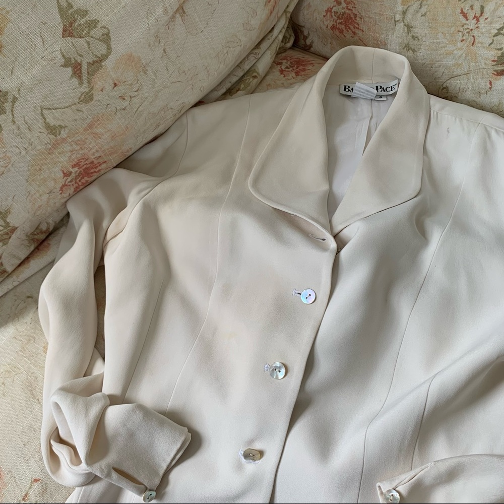 Vintage 90’s 100% Silk Minimalist Cream Blazer Sz 8